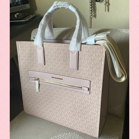 ✨MICHAEL KORS✨Authentic Michael Kors Large Tote!
